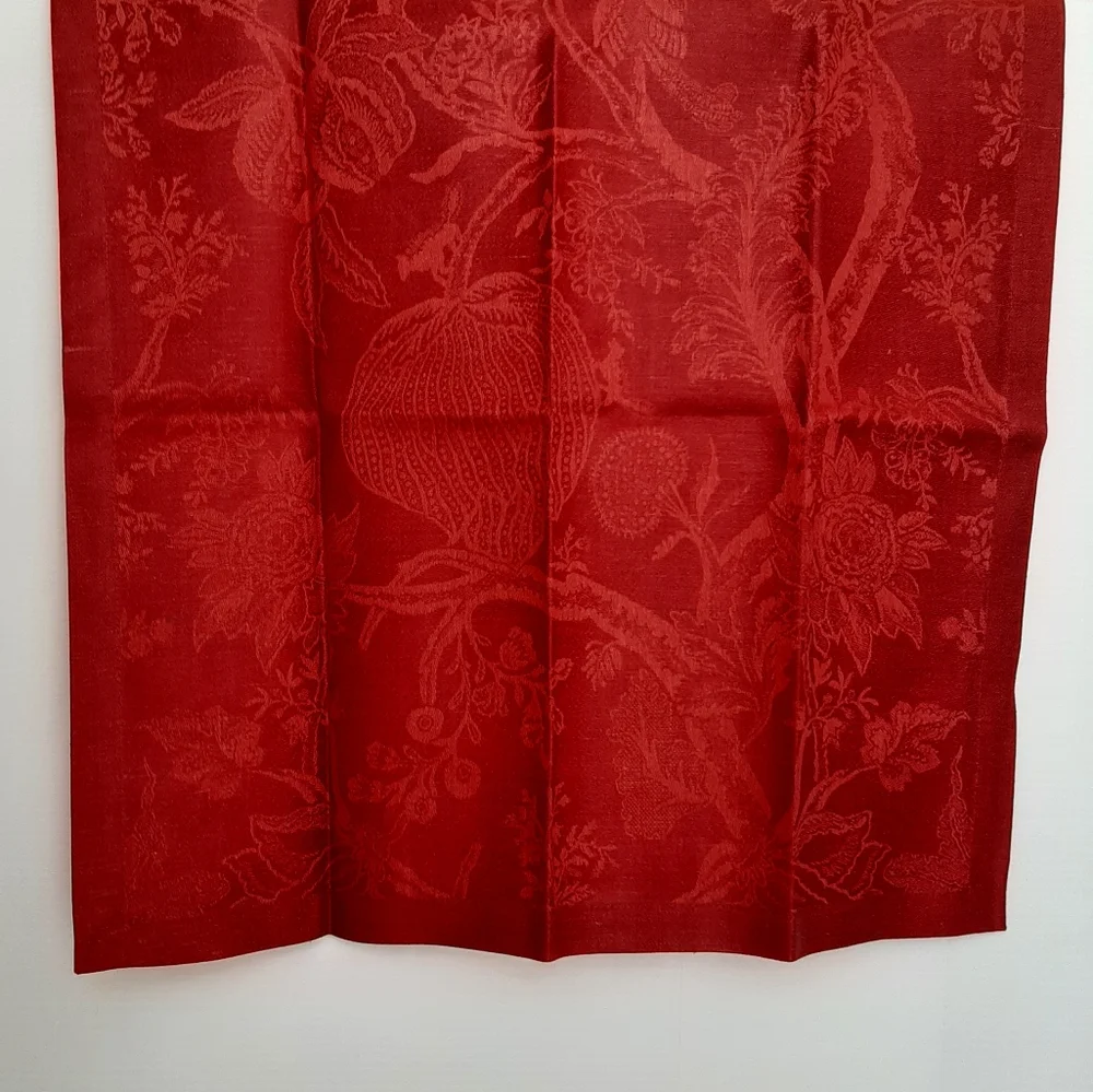 *Williams Sonoma Scroll Jacquard Napkins (4 napkins)